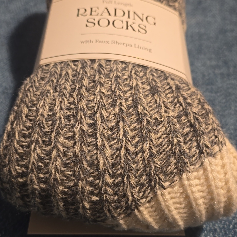 ❤️BUY 5 GET 3 FREE Barnes & Noble Sock Monkey Reading Socks - Picture 9 of 13